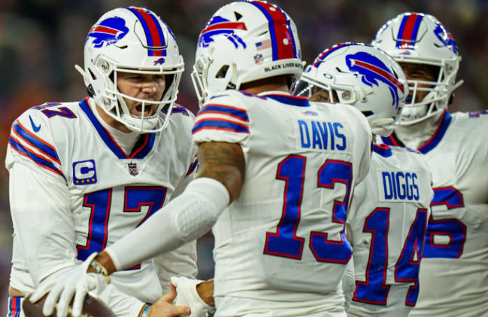 The Bills' offense rocks the charging buffalo in 2022